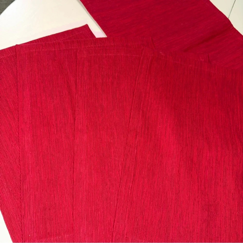 Crate&Barrel Aspen Rich Red Table Runner and 4-Placemats Set